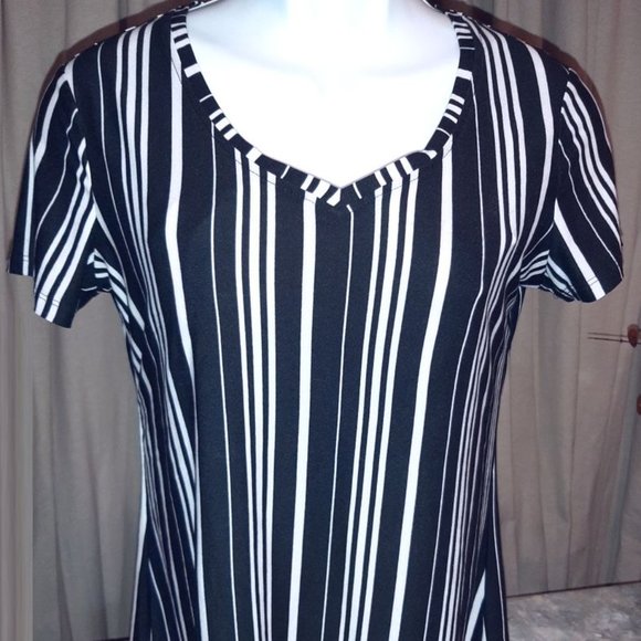 Top By Bobbie Brooks, MED. - Picture 2 of 6